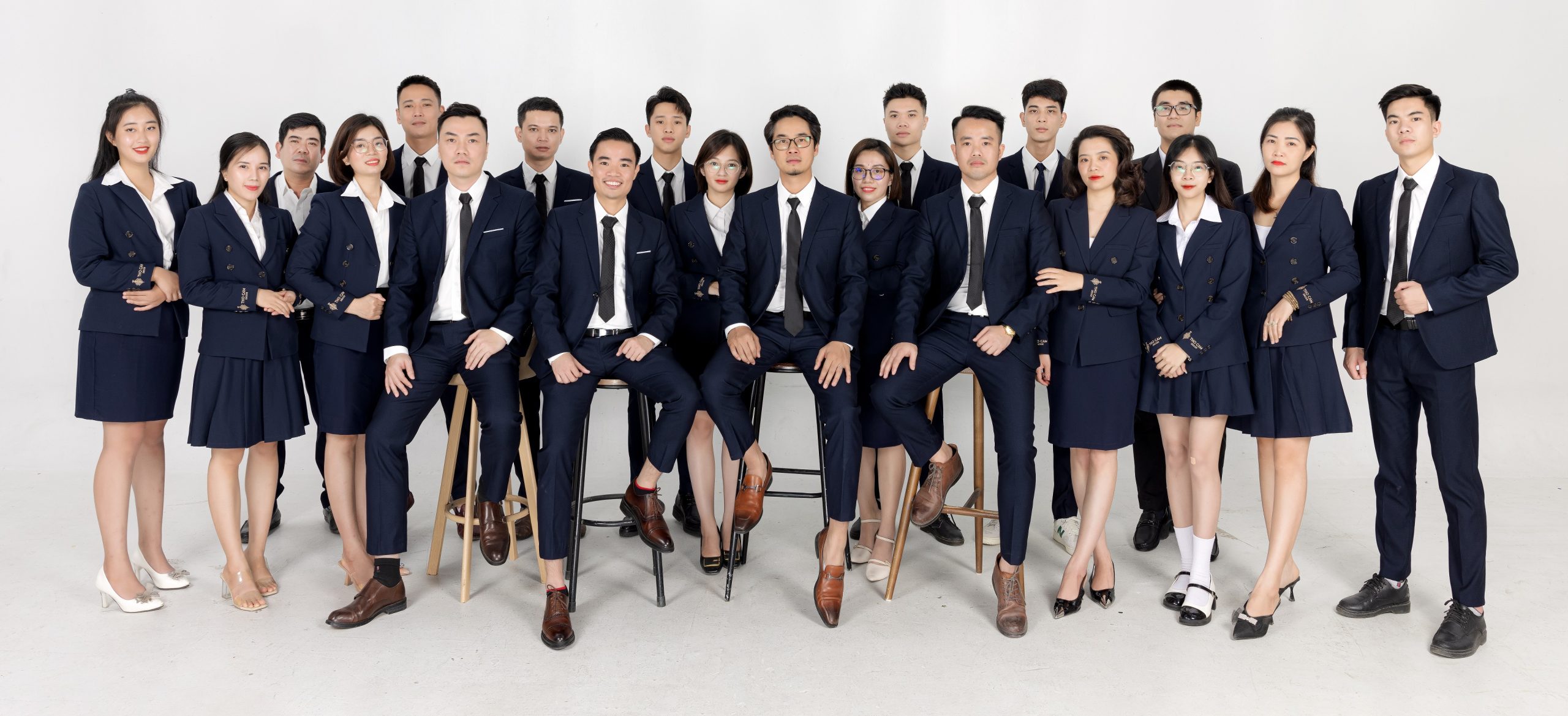 tập thể cán bộ công nhân viên Thổ Cẩm Decor