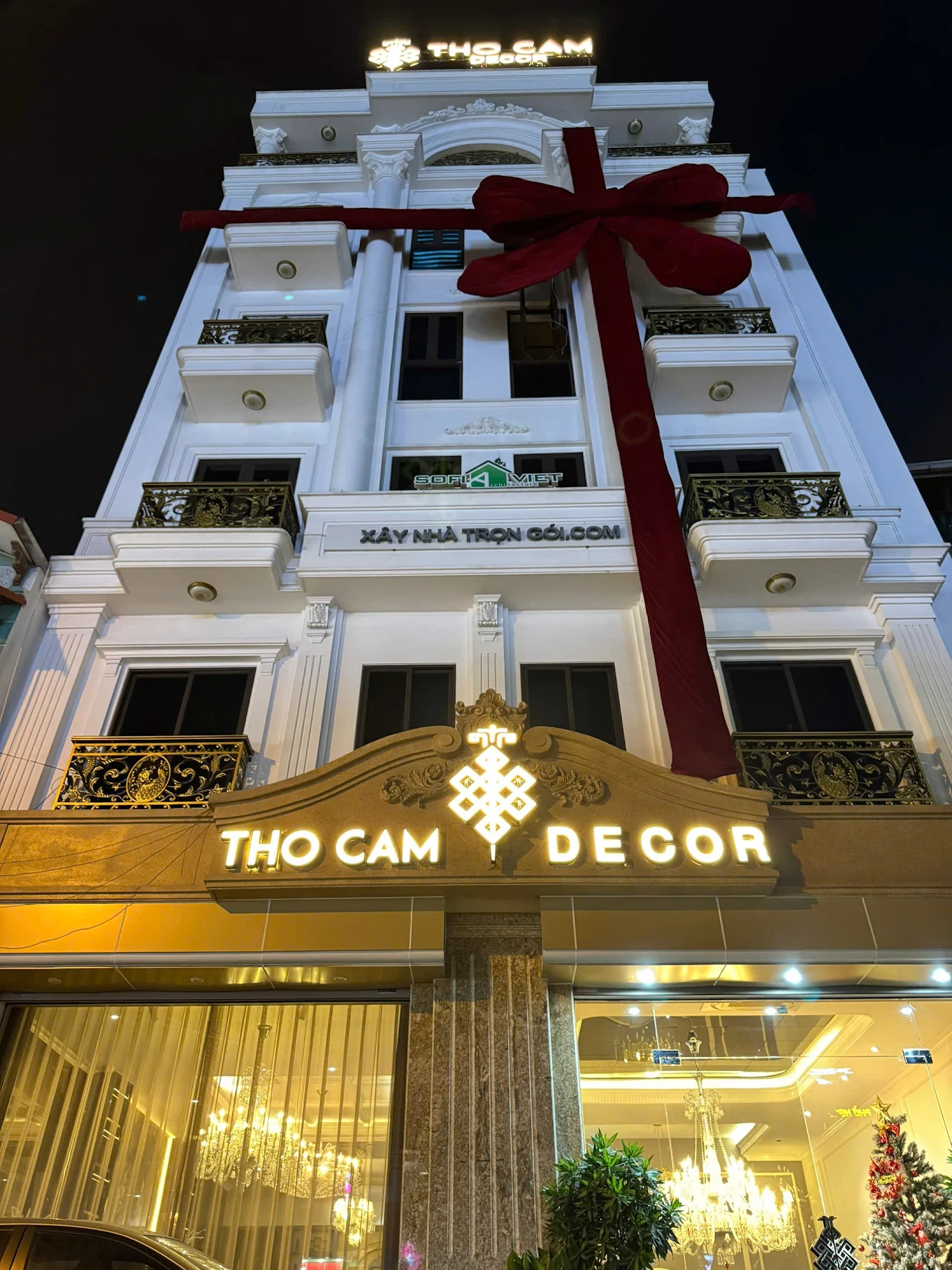Showroom Nội Thất Cao Cấp Tại Hà Nội là thổ cẩm decor